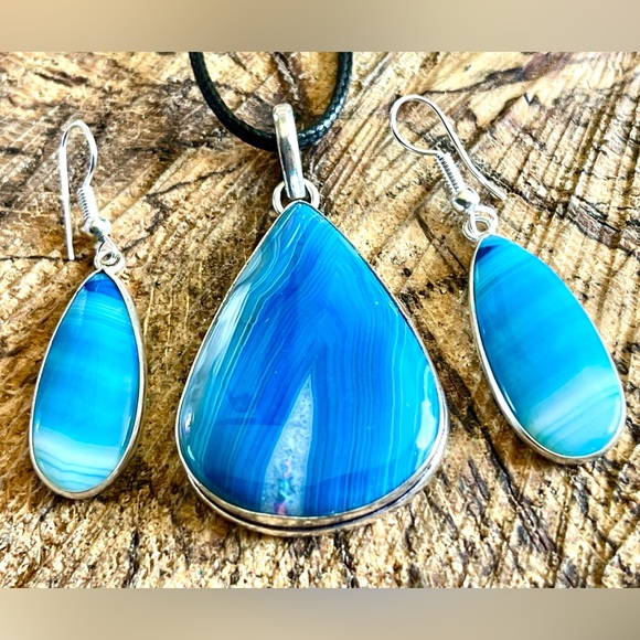 Blue Botswana Lace Agate Pendant & Earrings - Picture 7 of 11